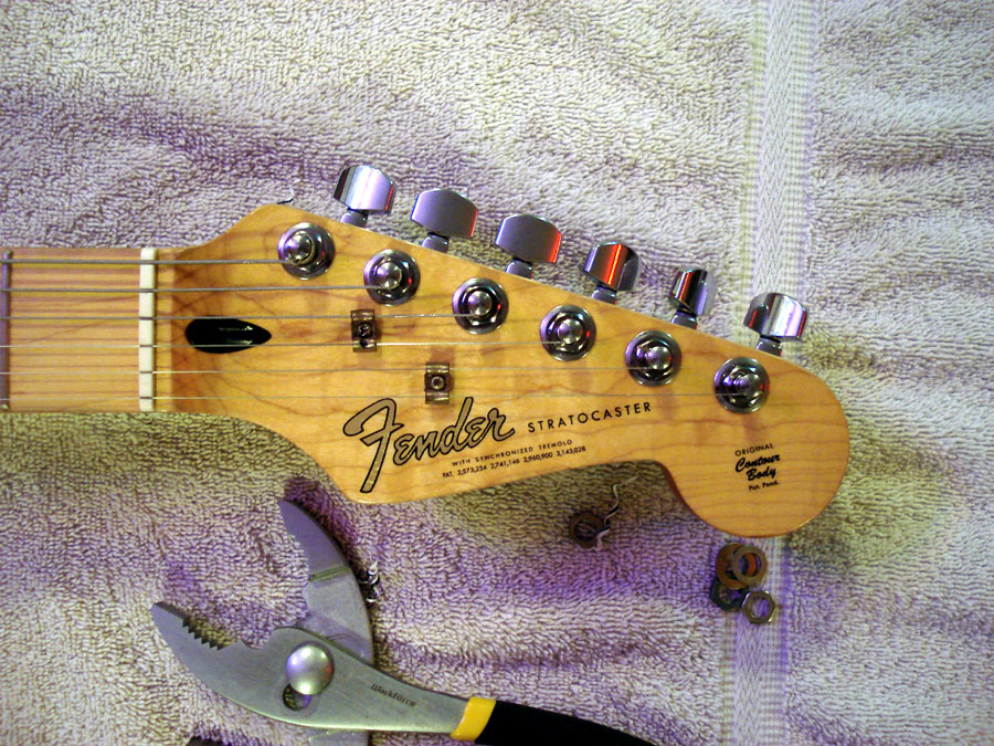 RubyBurst_Strat_05_08__HeadStock_Front_00