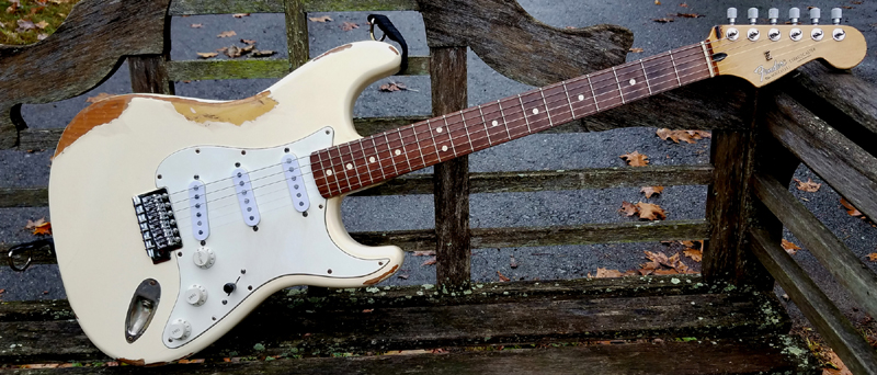 2001_White_Strat_Front_2000_00